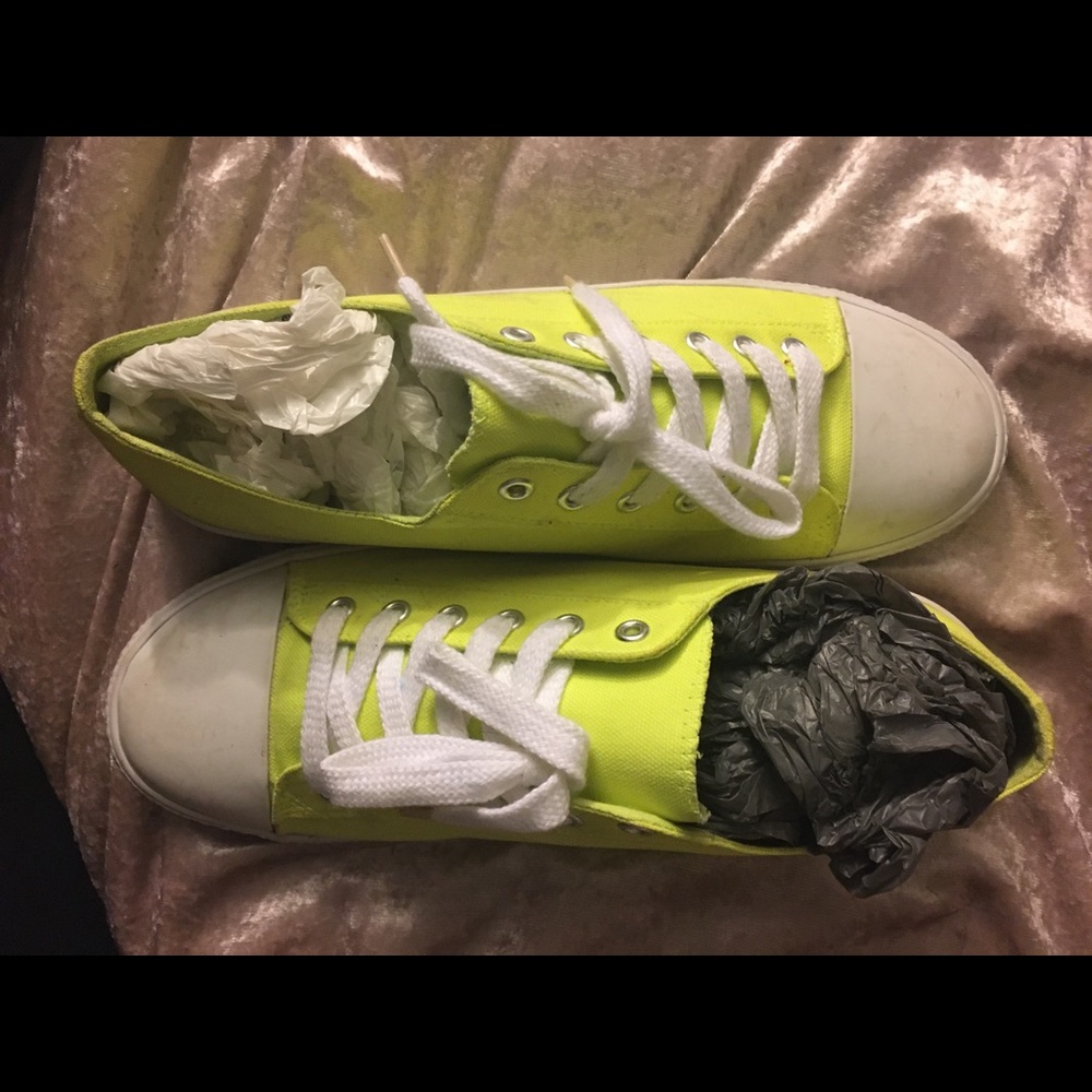NWOT neon yellow low top air walk sneakers
